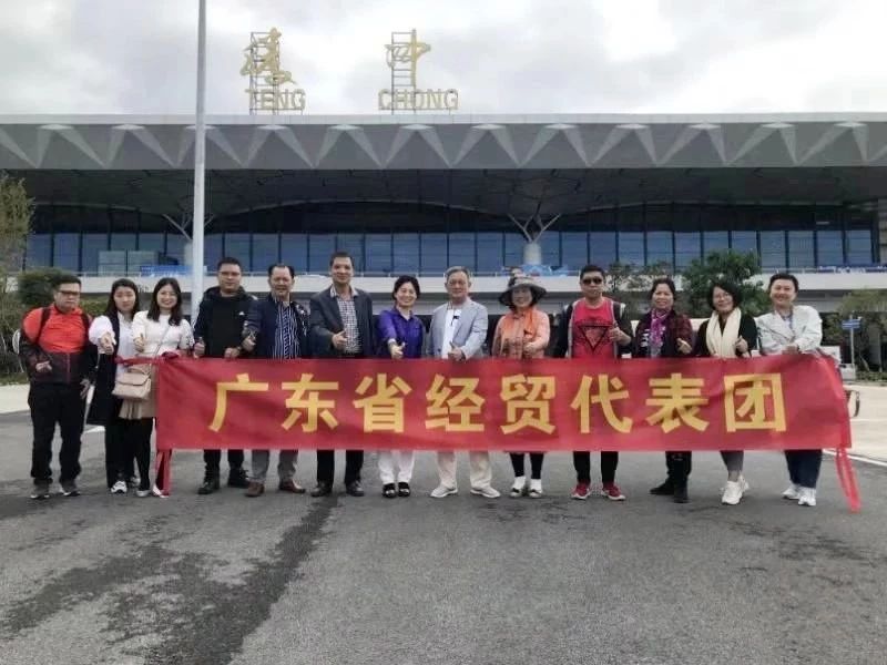 「賽思達(dá)烘焙設(shè)備」董事長唐樹松赴云南參加?xùn)|西部扶貧協(xié)作經(jīng)貿(mào)考察活動(dòng) 「賽思達(dá)烘焙設(shè)備」董事長唐樹松赴云南參加?xùn)|西部扶貧協(xié)作經(jīng)貿(mào)考察活動(dòng)