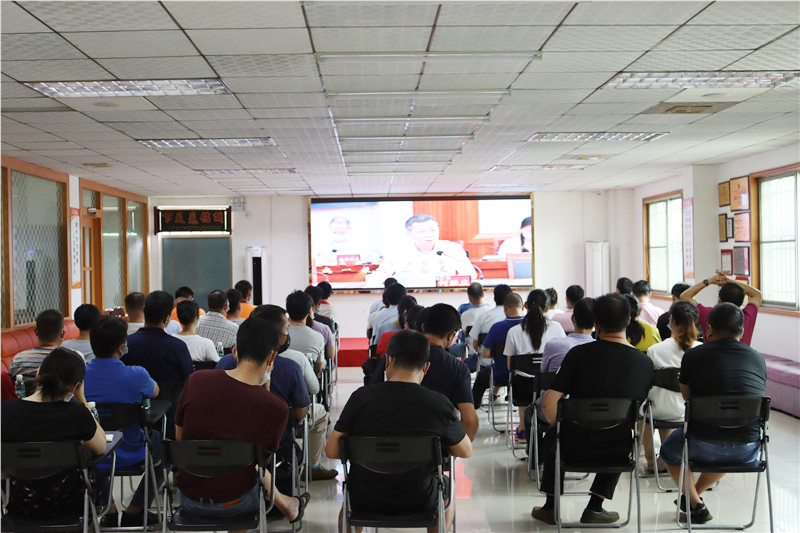 從化區(qū)明珠工業(yè)園安監(jiān)中隊(duì)組織石海片區(qū)企業(yè)在賽思達(dá)開展觀看工礦商貿(mào)企業(yè)的安全生產(chǎn)事故警示教育片活動(dòng) 從化區(qū)明珠工業(yè)園安監(jiān)中隊(duì)組織石海片區(qū)企業(yè)在賽思達(dá)開展觀看工礦商貿(mào)企業(yè)的安全生產(chǎn)事故警示教育片活動(dòng)