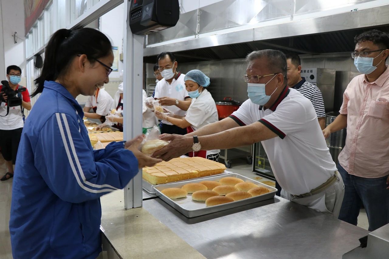 愛心助學(xué)，溫情傳遞&mdash;&mdash;貴州公益助學(xué)系列活動(dòng)